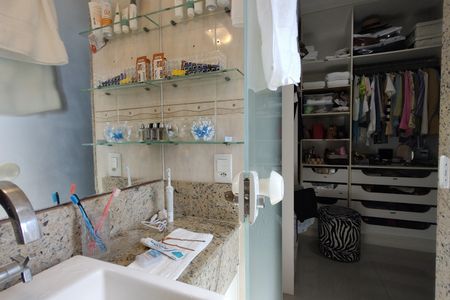 Apartamento à venda com 120m², 3 quartos e 2 vagasBanheiro da Suíte e Closet