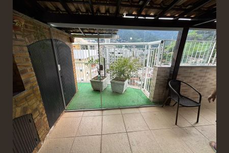 Apartamento à venda com 180m², 4 quartos e 2 vagasÁrea externa