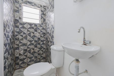 Casa para alugar com 40m², 2 quartos e 1 vaga Casa para alugar com 40m², 2 quartos e 1 vagaBanheiro