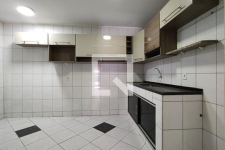 Casa de condomínio à venda com 212m², 4 quartos e 2 vagas