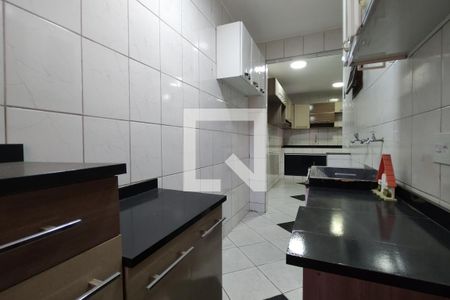 Casa de condomínio à venda com 212m², 4 quartos e 2 vagas