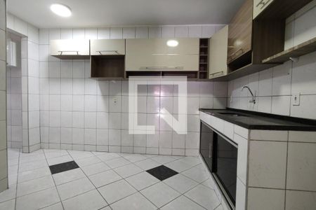 Casa de condomínio à venda com 212m², 4 quartos e 2 vagas