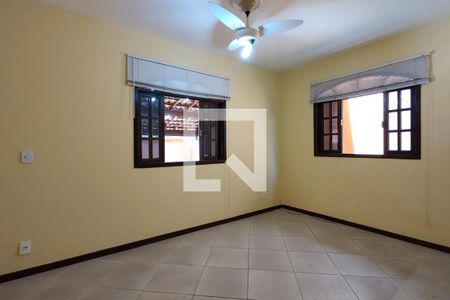Casa de condomínio à venda com 212m², 4 quartos e 2 vagas
