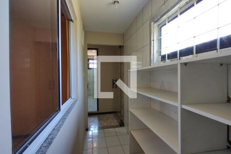 Casa de condomínio à venda com 212m², 4 quartos e 2 vagas