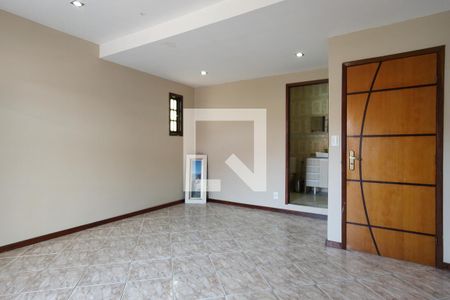 Casa de condomínio à venda com 212m², 4 quartos e 2 vagas