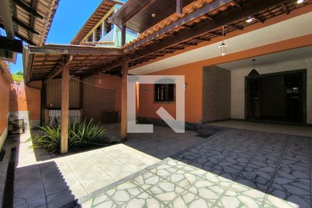 Casa de condomínio à venda com 212m², 4 quartos e 2 vagas