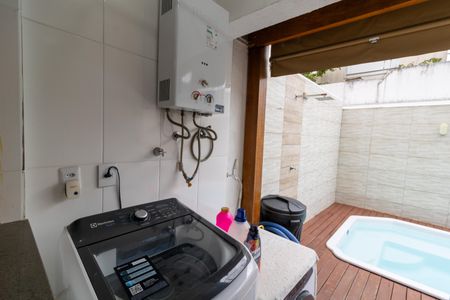 Casa à venda com 108m², 3 quartos e 2 vagasÁrea de Serviço