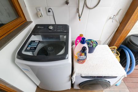 Casa à venda com 108m², 3 quartos e 2 vagasÁrea de Serviço