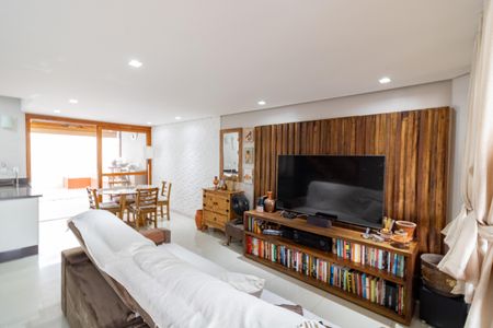 Casa à venda com 108m², 3 quartos e 2 vagasSala