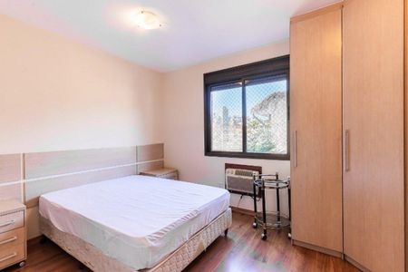 Quarto 1 de apartamento para alugar com 3 quartos, 90m² em Petrópolis, Porto Alegre