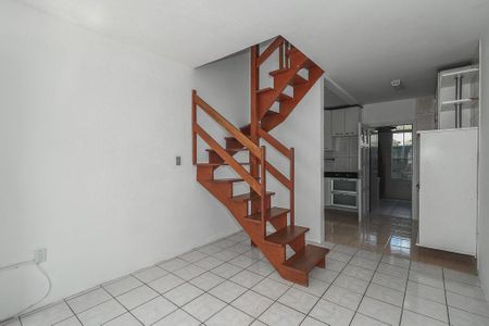 Sala de casa de condomínio para alugar com 2 quartos, 75m² em Morro Santana, Porto Alegre