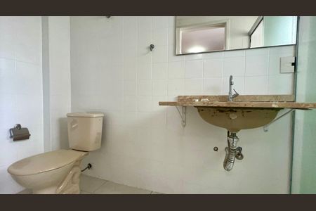 Apartamento para alugar com 91m², 2 quartos e 1 vaga Apartamento para alugar com 91m², 2 quartos e 1 vagaBanheiro da Suíte 1