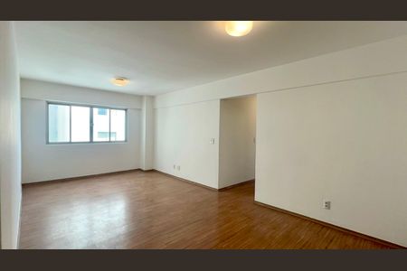 Sala de apartamento à venda com 2 quartos, 91m² em Vila Madalena, São Paulo