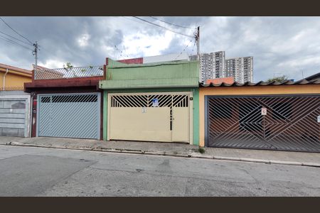 Casa à venda com 100m², 3 quartos e 2 vagas Casa à venda com 100m², 3 quartos e 2 vagasFachada