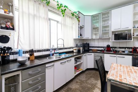 Casa à venda com 100m², 3 quartos e 2 vagas Casa à venda com 100m², 3 quartos e 2 vagasCozinha