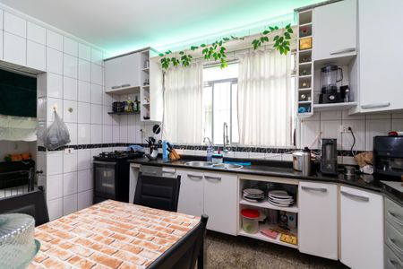 Casa à venda com 100m², 3 quartos e 2 vagas Casa à venda com 100m², 3 quartos e 2 vagasCozinha