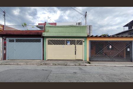 Casa à venda com 100m², 3 quartos e 2 vagas Casa à venda com 100m², 3 quartos e 2 vagasFachada