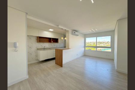 Sala  de apartamento para alugar com 2 quartos, 59m² em Jardim do Salso, Porto Alegre