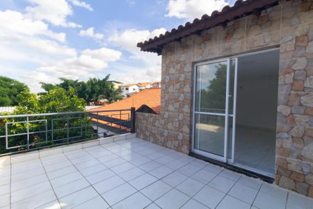 Casa à venda com 135m², 2 quartos e 2 vagasVaranda