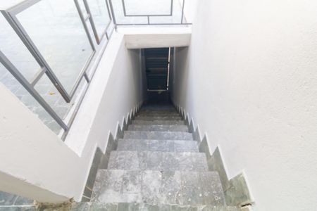 Casa à venda com 135m², 2 quartos e 2 vagasEscada