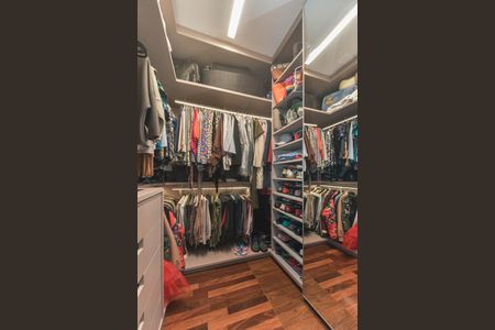 Apartamento à venda com 200m², 4 quartos e 2 vagasSuite - Closet