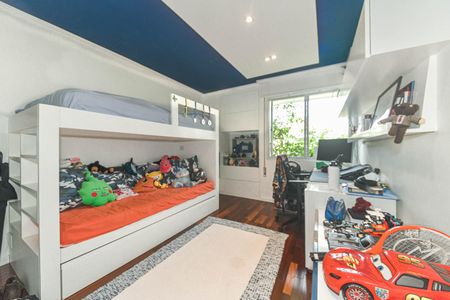 Apartamento à venda com 200m², 4 quartos e 2 vagasQuarto 2