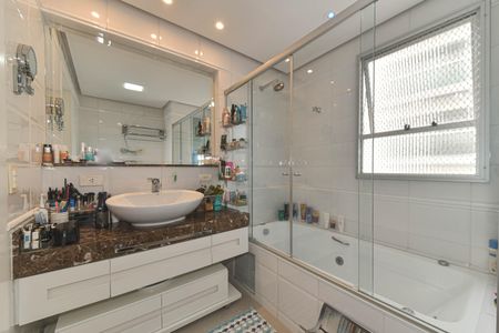 Apartamento à venda com 200m², 4 quartos e 2 vagasBanheiro da Suíte