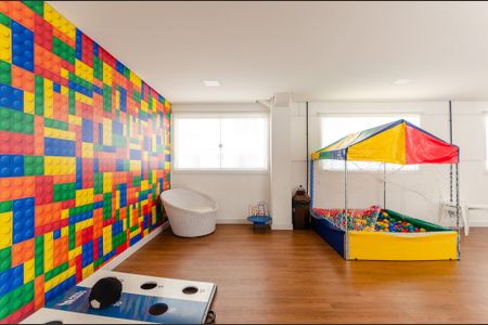 Apartamento à venda com 43m², 2 quartos e 1 vaga Apartamento à venda com 43m², 2 quartos e 1 vagaÁrea comum - Playground