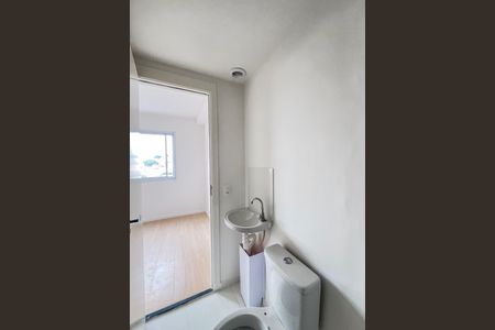 Banheiro de kitnet/studio para alugar com 1 quarto, 17m² em Vila Dom Pedro I, São Paulo