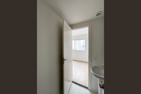 Banheiro de kitnet/studio para alugar com 1 quarto, 17m² em Vila Dom Pedro I, São Paulo