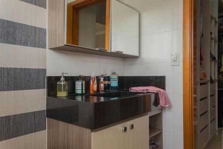 Casa à venda com 210m², 3 quartos e 4 vagas Casa à venda com 210m², 3 quartos e 4 vagasBanheiro da Suíte 1