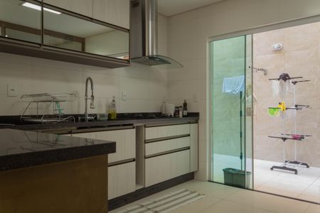 Casa à venda com 210m², 3 quartos e 4 vagas Casa à venda com 210m², 3 quartos e 4 vagasCozinha