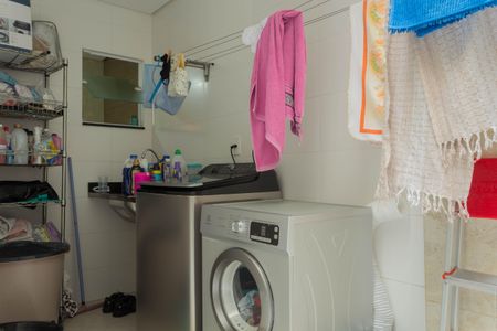 Casa à venda com 210m², 3 quartos e 4 vagas Casa à venda com 210m², 3 quartos e 4 vagasÁrea de Serviço / Quintal