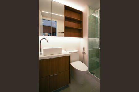 Banheiro de kitnet/studio para alugar com 1 quarto, 26m² em Vila Olímpia, São Paulo