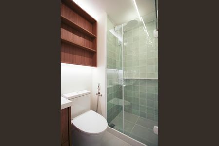 Banheiro de kitnet/studio para alugar com 1 quarto, 26m² em Vila Olímpia, São Paulo