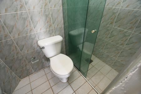 Banheiro de kitnet/studio para alugar com 1 quarto, 30m² em Cidade Universitária, Campinas