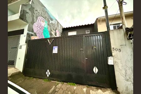 Casa à venda com 132m², 3 quartos e 2 vagasPlaca instalada na fachada do imóvel 