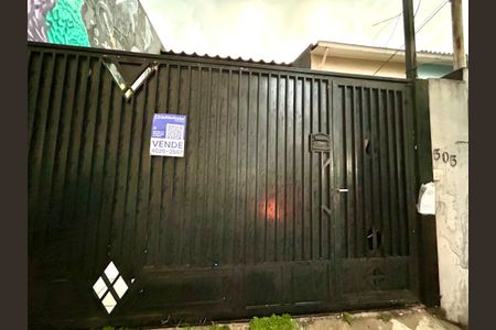 Casa à venda com 132m², 3 quartos e 2 vagasPlaca instalada na fachada do imóvel 