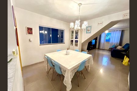 Casa à venda com 132m², 3 quartos e 2 vagasCopa