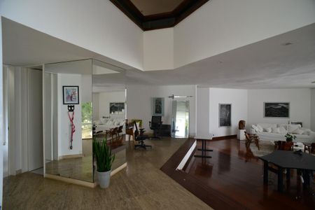 Casa de condomínio para alugar com 1400m², 4 quartos e 8 vagas Casa de condomínio para alugar com 1400m², 4 quartos e 8 vagasSala Principal