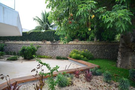 Casa de condomínio para alugar com 1400m², 4 quartos e 8 vagas Casa de condomínio para alugar com 1400m², 4 quartos e 8 vagasPiscina