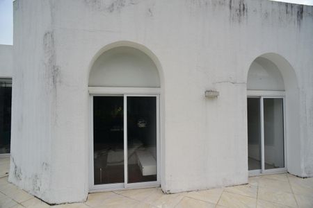 Casa de condomínio para alugar com 1400m², 4 quartos e 8 vagas Casa de condomínio para alugar com 1400m², 4 quartos e 8 vagasVaranda