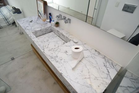 Casa de condomínio para alugar com 1400m², 4 quartos e 8 vagas Casa de condomínio para alugar com 1400m², 4 quartos e 8 vagasBanheiro Suíte 1