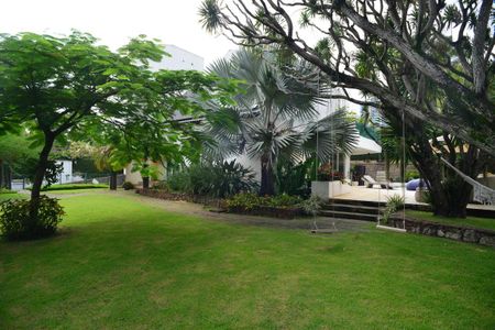 Casa de condomínio para alugar com 1400m², 4 quartos e 8 vagas Casa de condomínio para alugar com 1400m², 4 quartos e 8 vagasFrente Casa