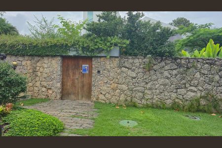 Casa de condomínio para alugar com 1400m², 4 quartos e 8 vagas Casa de condomínio para alugar com 1400m², 4 quartos e 8 vagasPlaca Instalada