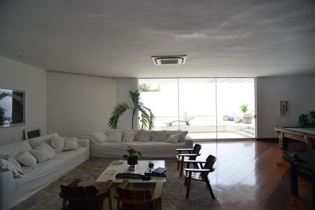 Casa de condomínio para alugar com 1400m², 4 quartos e 8 vagas Casa de condomínio para alugar com 1400m², 4 quartos e 8 vagasSala Principal