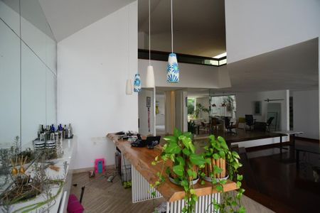 Casa de condomínio para alugar com 1400m², 4 quartos e 8 vagas