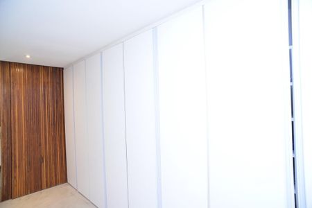 Casa de condomínio para alugar com 1400m², 4 quartos e 8 vagas Casa de condomínio para alugar com 1400m², 4 quartos e 8 vagasCloset