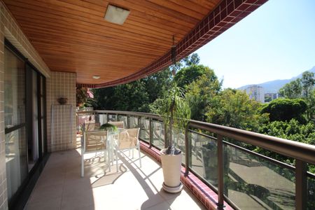 Apartamento à venda com 139m², 3 quartos e 2 vagasVaranda