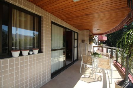 Apartamento à venda com 139m², 3 quartos e 2 vagasVaranda